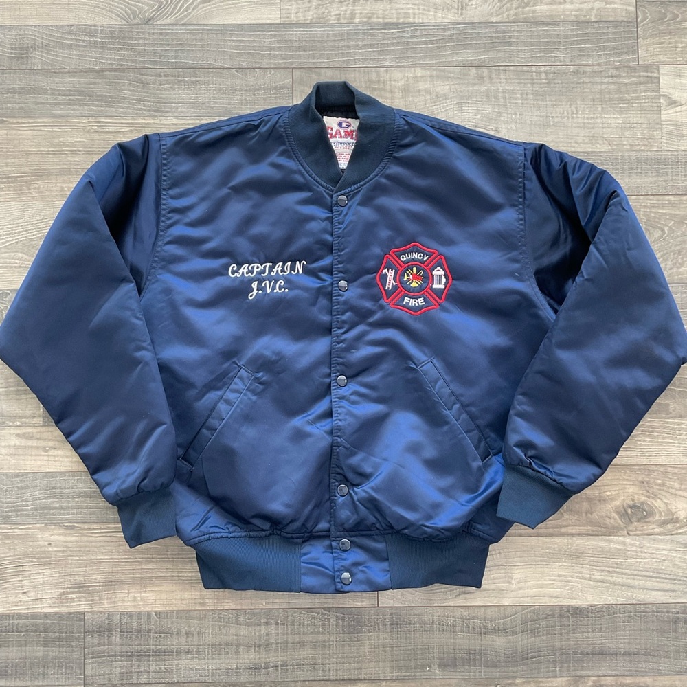 VTG Game Sportswear Quincy Fire Satin Bomber Jacket Men’s LARGE Navy Captain USA
